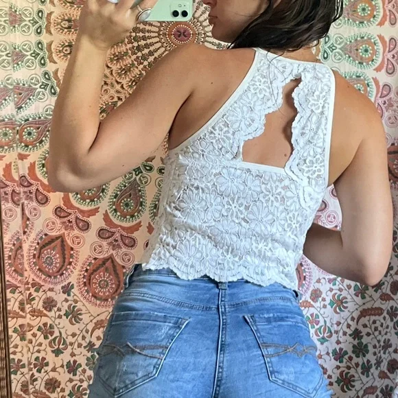 AE Lace Cut Out Top - Picture 3 of 7